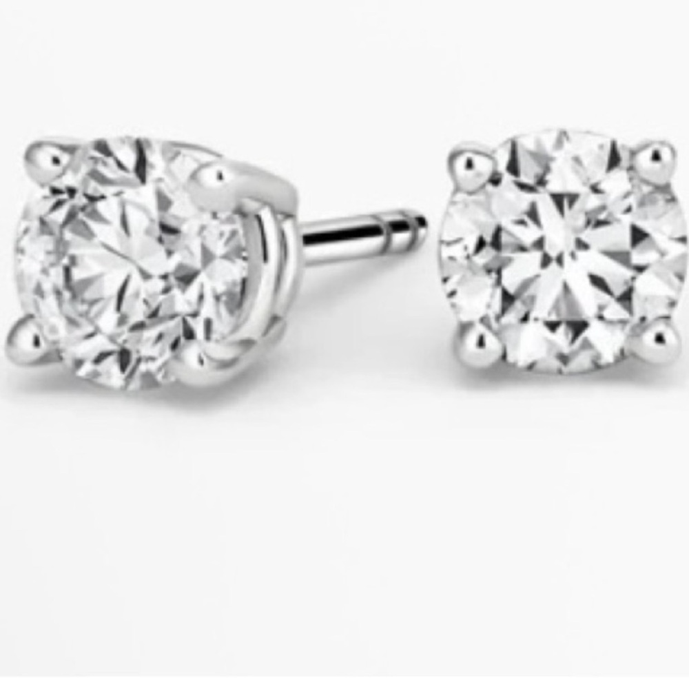 AXNT .25 CTW moissanite stud earrings in 925 silver NWT $100 retail
